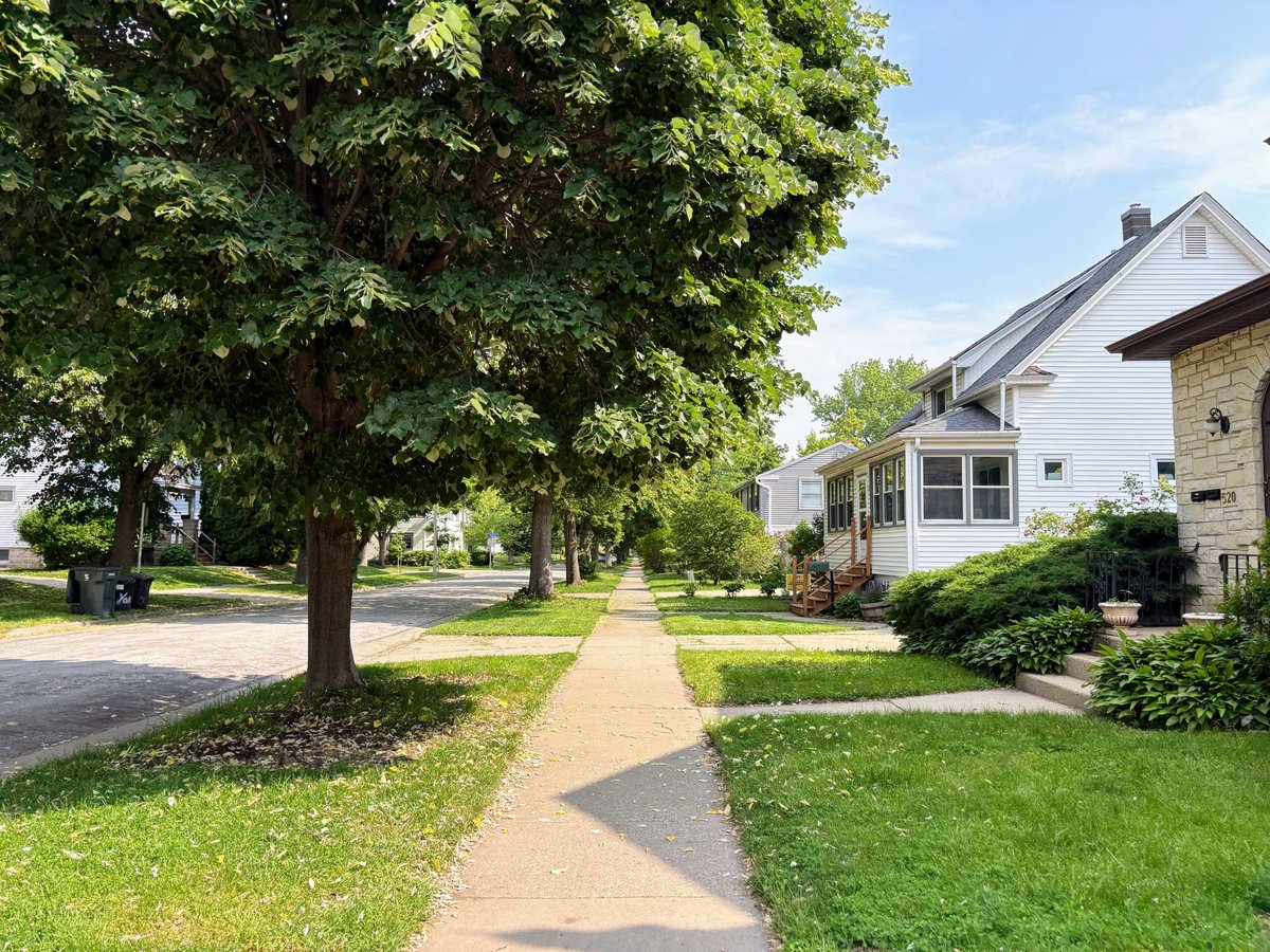 Crossing Bridge neighbourhood character homes in Stittsville Ottawa